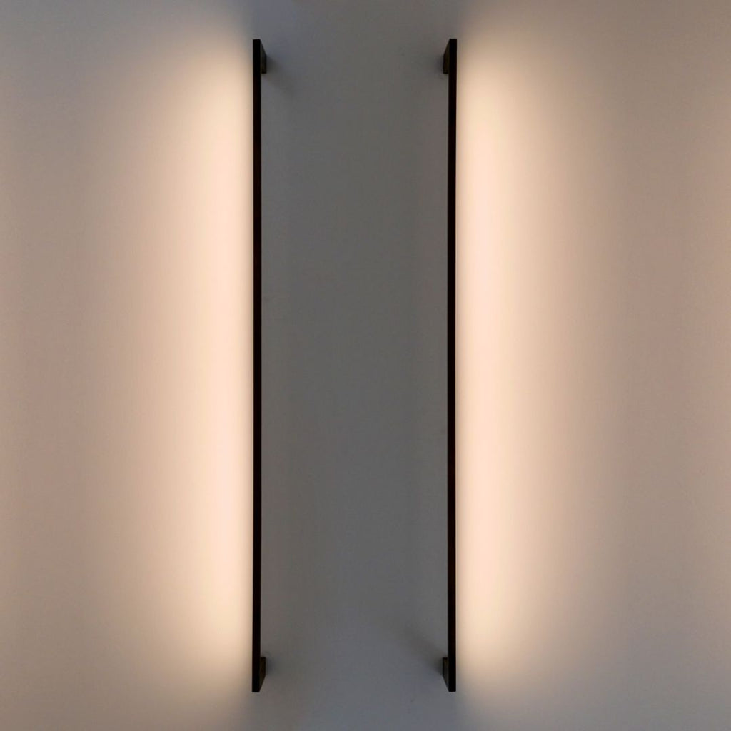 Trace wall light